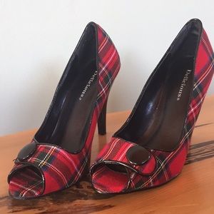 NWOT Plaid Heels
